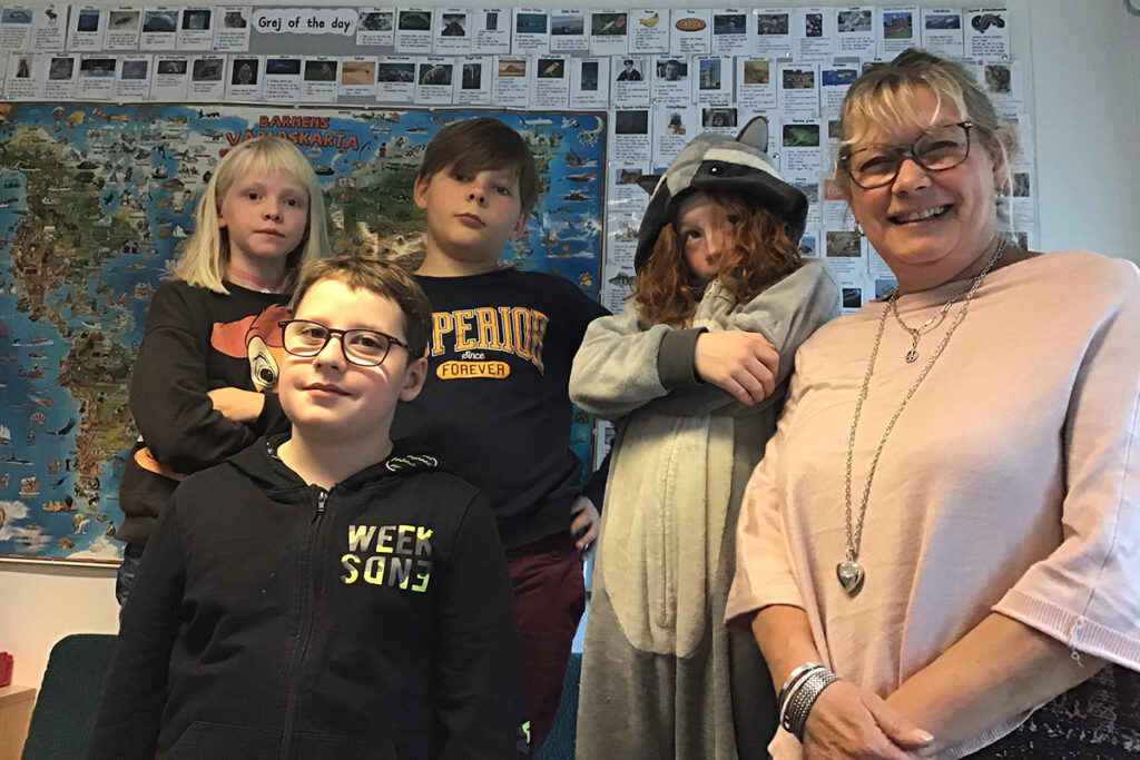 Ewelyn Schjölberg-Gamnes, Julius Janum, Fanny Lundberg, Eddie Pudas och lärare AnnCharlotte Lundgren