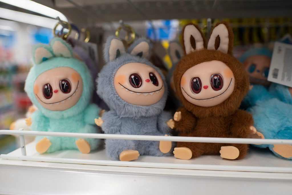 Falska labubudockor.